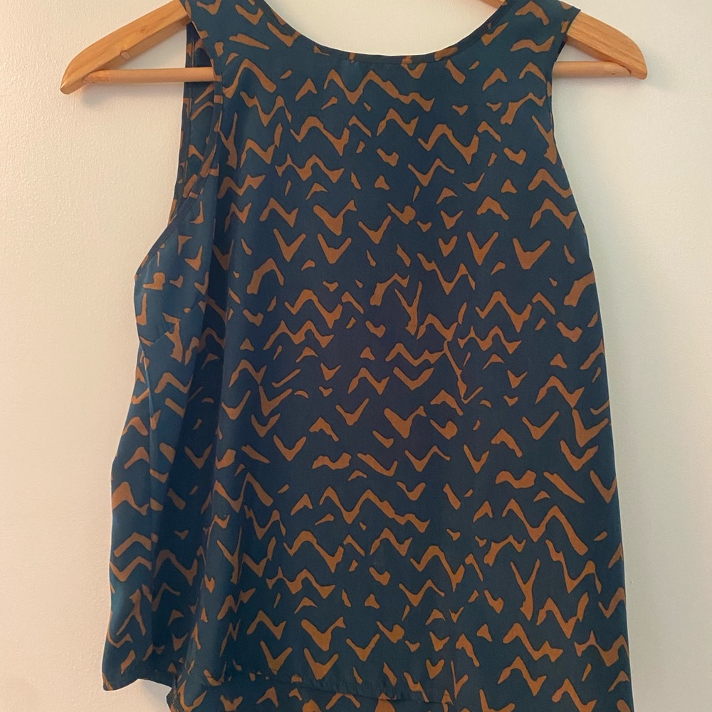 Sleeveless cropped top in green and brown with back button closure